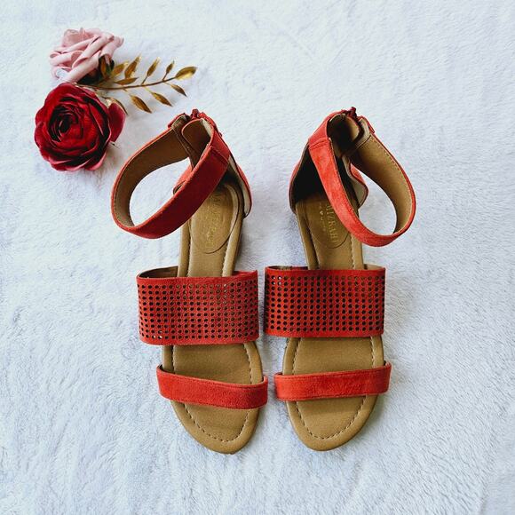 Isaac Mizrahi Highline United Dance Coral Ankle Strap Sandal Suede Leather 6.5M - Picture 1 of 11